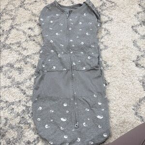 Happiest baby Snoo Gray Baby Swaddle with White Dots (Large)